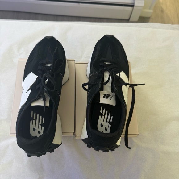 New Balance 327 Black and White Sneakers - Picture 5 of 7
